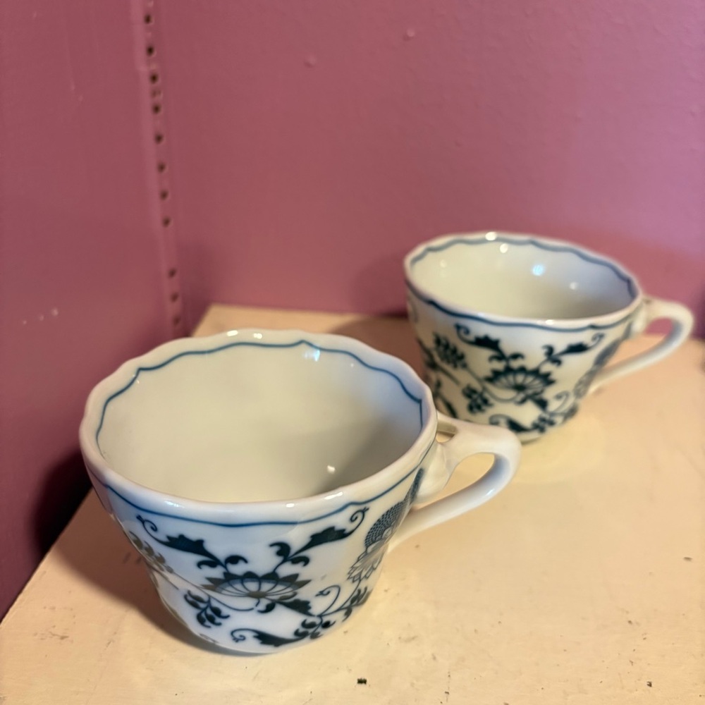 Set Two Blue Danube Teacups GUC Blue Onion Pattern 2p Collectible Dishes Vintage - Picture 7 of 7